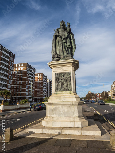 statue of queen Victoria