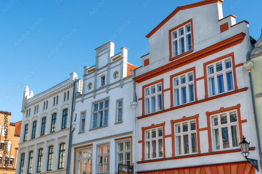 Naklejka premium Historische Häuserzeile am Marktplatz von Wismar, Mecklenburg-Vorpommern