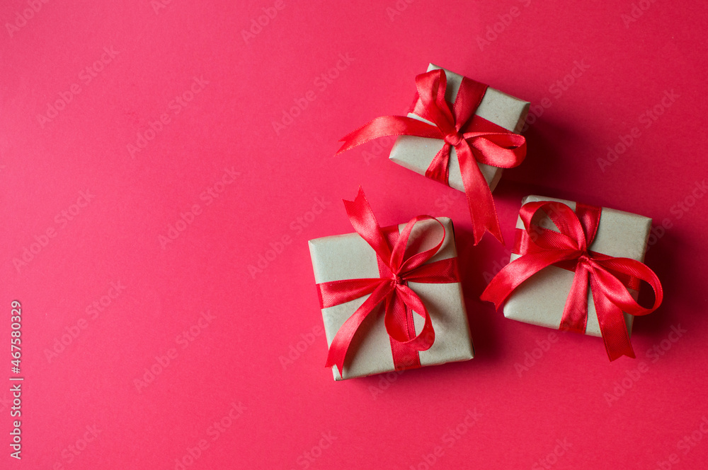 Festive concept - gifts with craft paper with a red bow on a red background. composition for christmas, new year and holidays. flat lay with place for text.
Festive concept - gifts with craft paper with a red bow on a red background. composition for christmas, new year and holidays. flat lay with place for text.