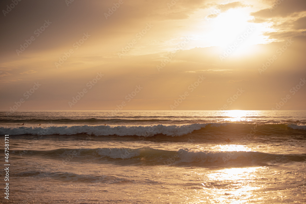 Naklejka premium golden sunset over the sea
