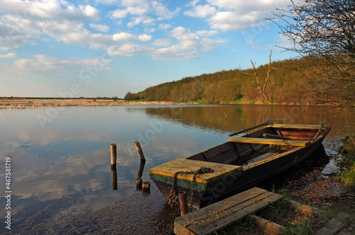 Fototapeta Naklejka Na Ścianę i Meble -  fishing boat on the river with blue sky at autumn