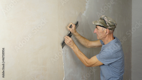 Finishing putty of the plastered surface 