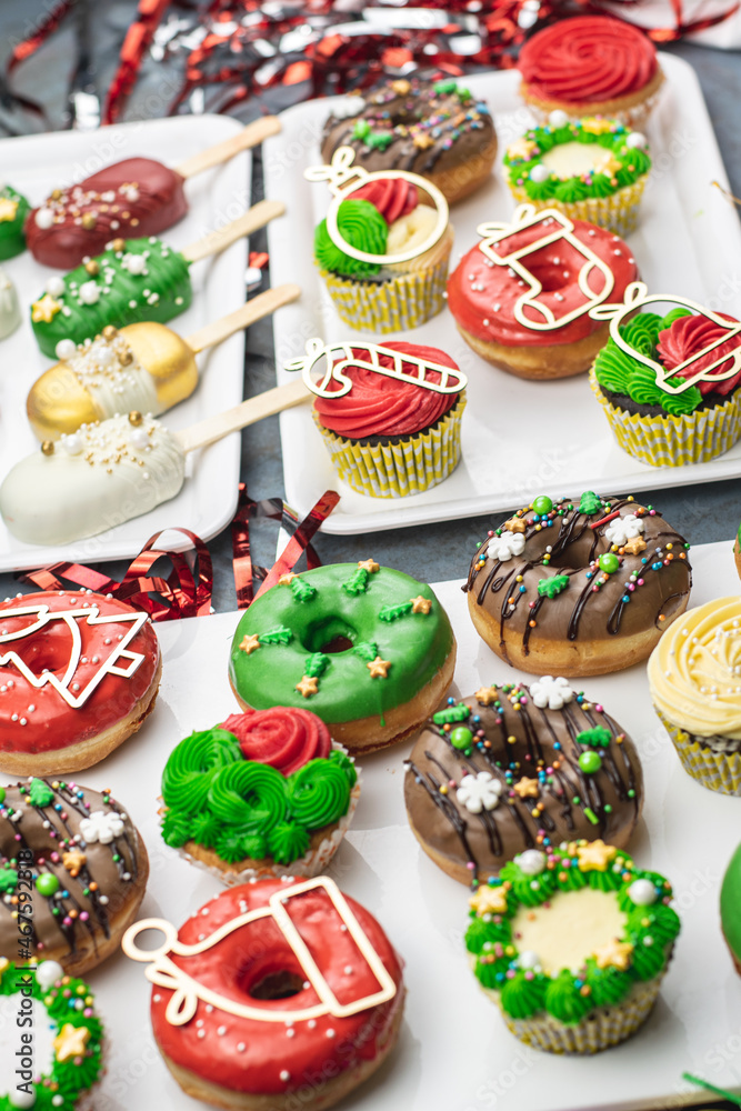 Christmas cupcakes and doughnuts Christmas cupcakes and doughnuts