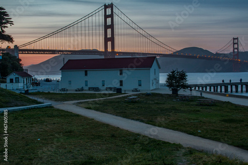 die Golden Gate Bridge in San Francisco von unten