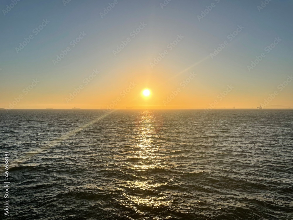 Obraz premium sunset over the sea