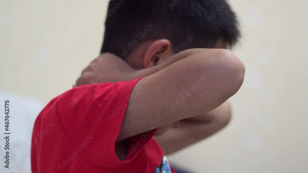 Pupils' neck pain due to severe vertebral disease rubbing neck Pupils' neck pain due to severe vertebral disease rubbing neck