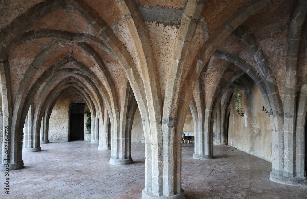 Ravello - Pilastro ottagonale della cripta di Villa Cimbrone