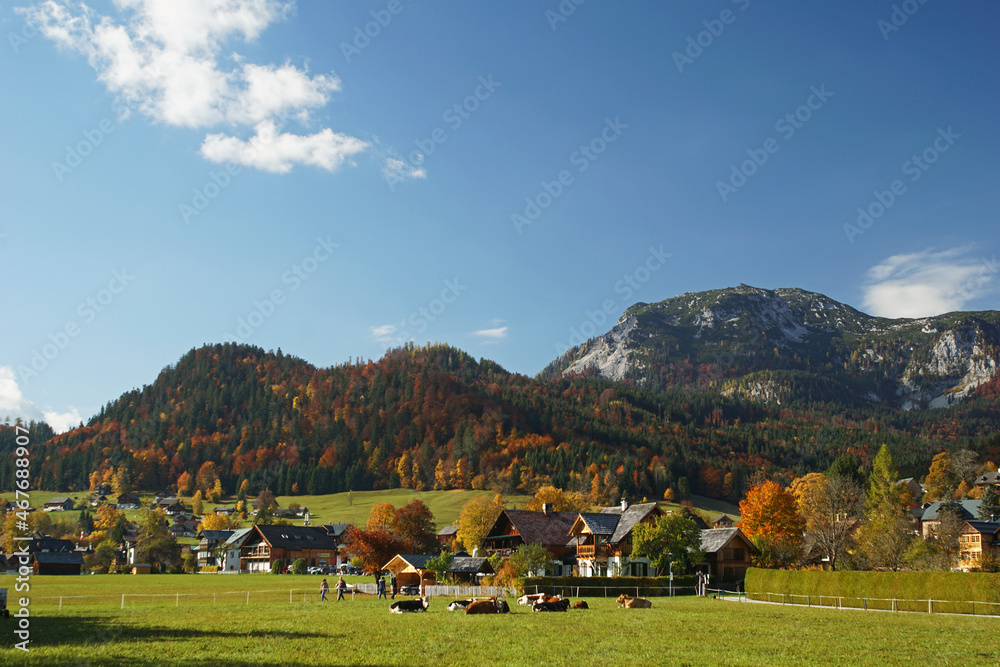 Fototapeta premium Herbstliche Landschaft um Altaussee im steirischen Salzkammergut