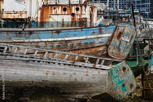 Carcasses de bateaux rouillés. © Cyrille Voirol