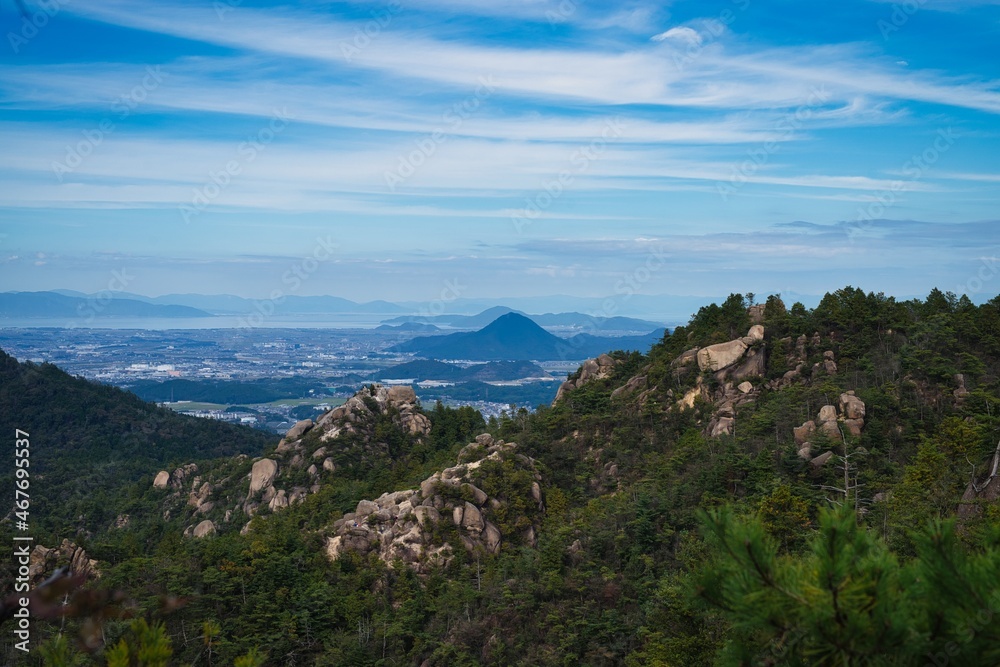 竜王山からの眺望　青い空と筋雲