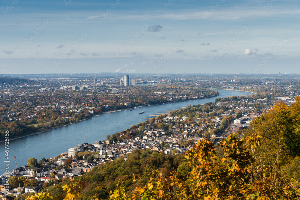 Blick vom Drachenfelsplateau in Richtung Bonn und Köln