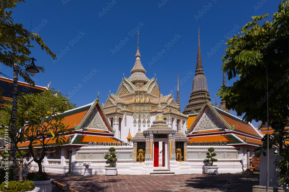 Fototapeta premium The beauty has returned after a major renovation. One of the most popular places among foreign tourists is Wat Pho. Located in Bangkok, Thailand. December 31, 2020