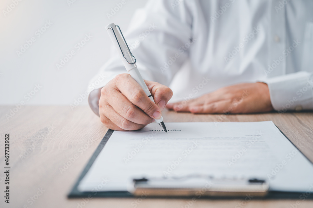 businessman is negotiating, counseling, and clarifying the details of a contract so that it can be signed. businessman is negotiating, counseling, and clarifying the details of a contract so that it can be signed.