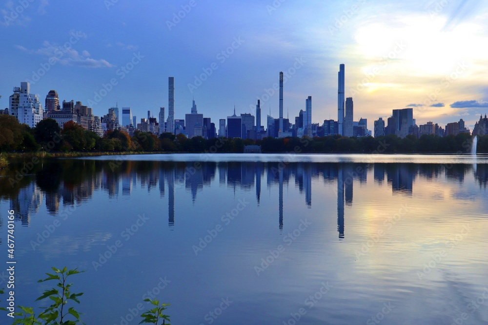 Fototapeta premium City Skyline at Sunset