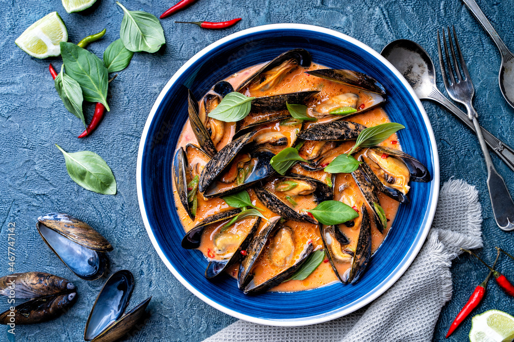 Mussels in Thai Red Curry Sauce Mussels in Thai Red Curry Sauce