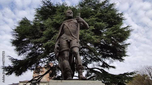 Estatua en bronce al rey Felipe II en la ciudad de Valladolid, España photo