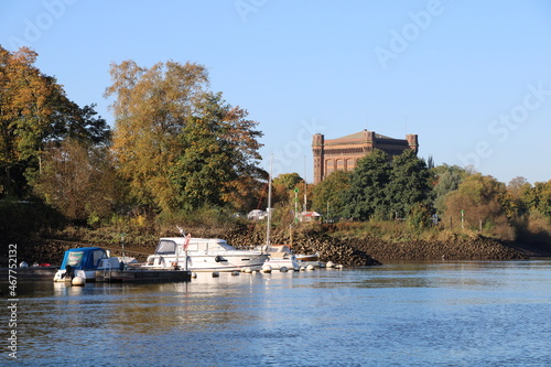 Bremen, Germany | An der Sielwallfähre (at the Sielwall ferry), Boote und "Umgedrehte Kommode"