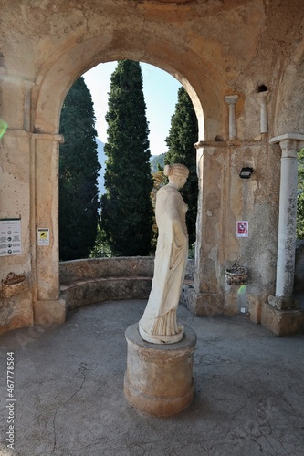 Ravello - Statua di Cerere a Villa Cimbrone photo
