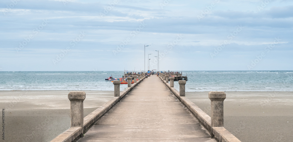 The fresh fish market bridge which the port of seafood market and a lot of the fisherman and fishing boats.