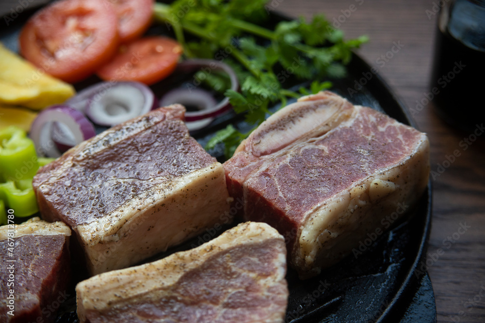 BEEF CUT INTO PIECES, WITH VEGETABLES SUCH AS TOMATO, ONION, PARSLEY, PEPPERS AND POTATOES, ON GRILL, READY TO BRING TO THE FIRE BEEF CUT INTO PIECES, WITH VEGETABLES SUCH AS TOMATO, ONION, PARSLEY, PEPPERS AND POTATOES, ON GRILL, READY TO BRING TO THE FIRE