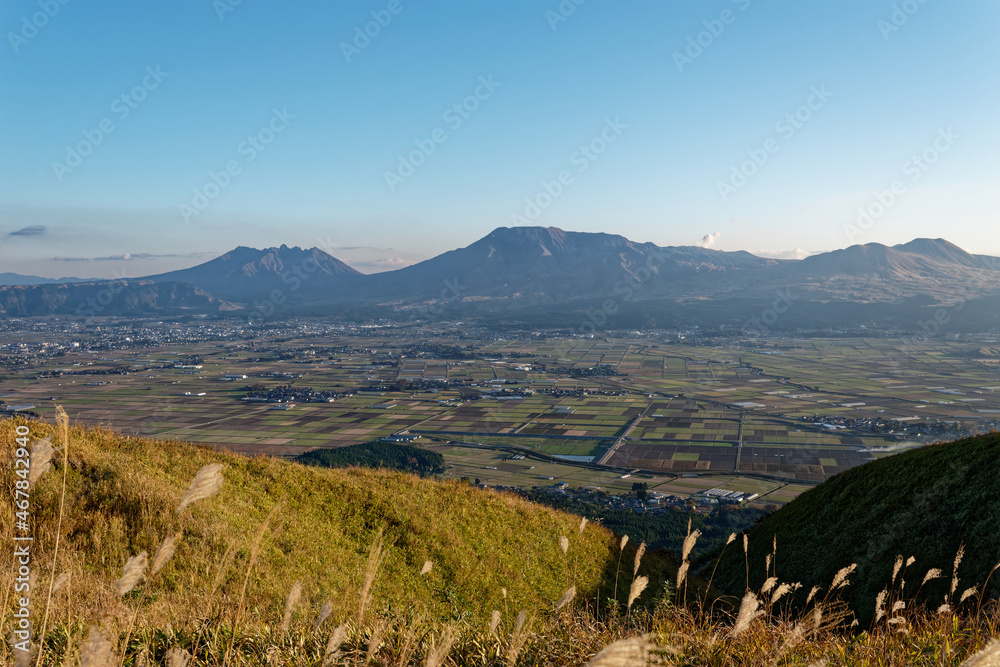 Fototapeta premium 大観峰から見た阿蘇カルデラ