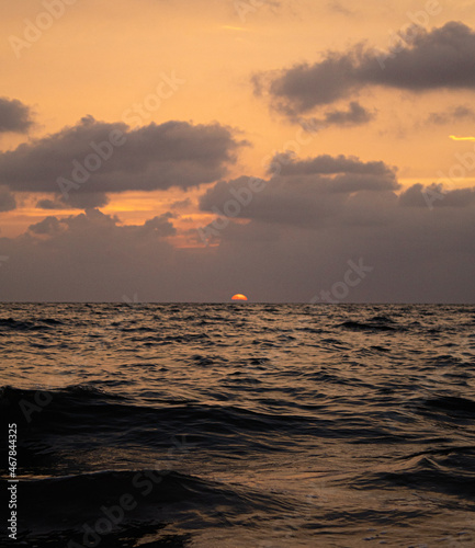 Sol en el mar.