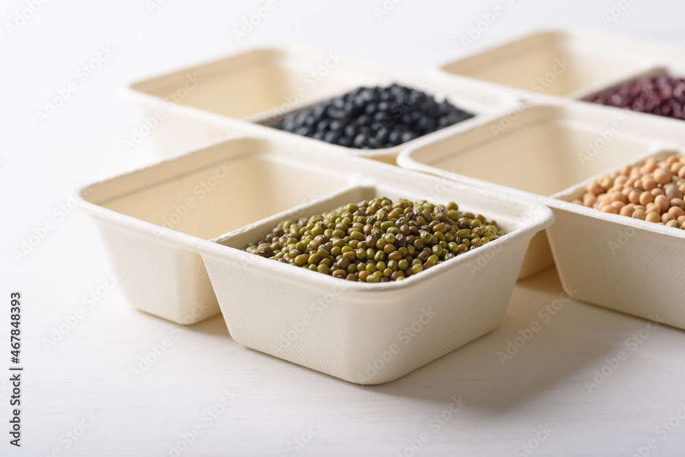 Mungbeans in compostable cardboard boxes are eco-friendly concepts and are mainly used as a plant-based ingredient in vegetarian, healthy food. Mungbeans in compostable cardboard boxes are eco-friendly concepts and are mainly used as a plant-based ingredient in vegetarian, healthy food.
