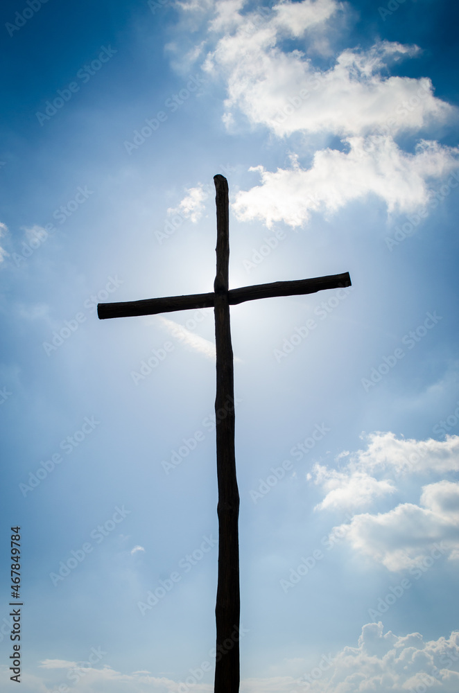 La croce sul quadrante del santuario della Verna, punto di partenza della Via di Francesco