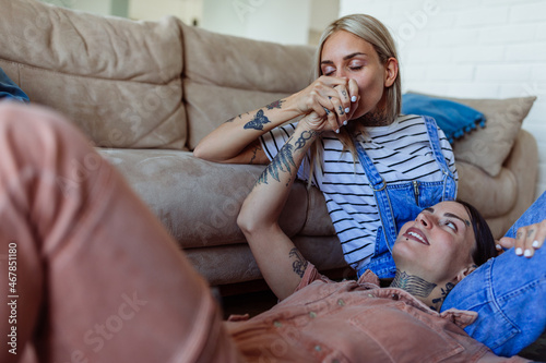 Canvas Print An affectionate lesbian couple at home