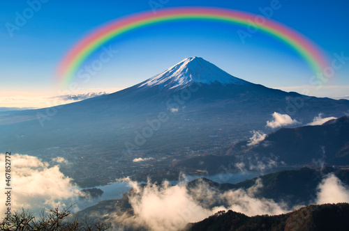 新道峠より富士山にかかる虹