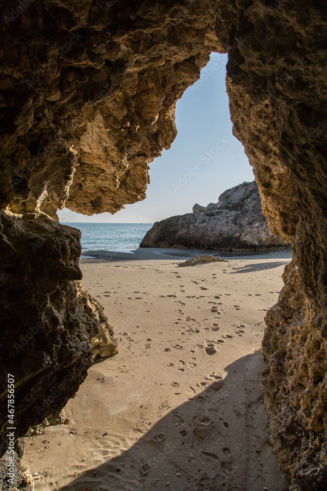Höhle am Strand vom Schwarzen Meer, Bulgarien