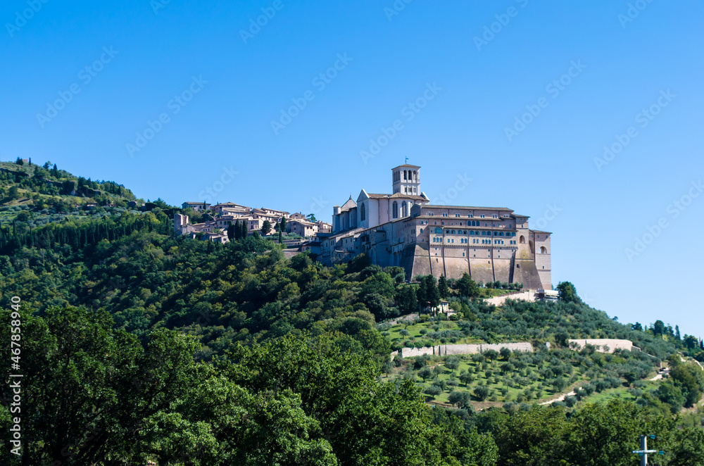 Il borgo di Assisi in Umbria visto dalla Via di Francesco