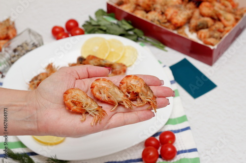 fried shrimp with lemon