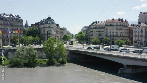 Le cours le plus rectiligne d'europe à Grenoble  photo