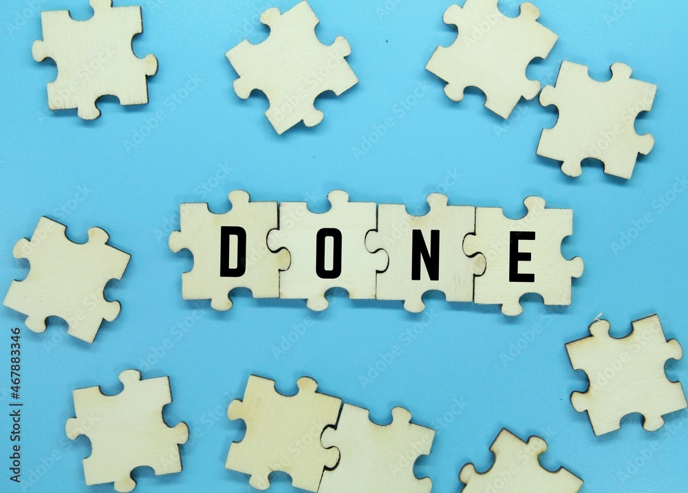 Obraz premium wooden puzzle with the word donedan blue background