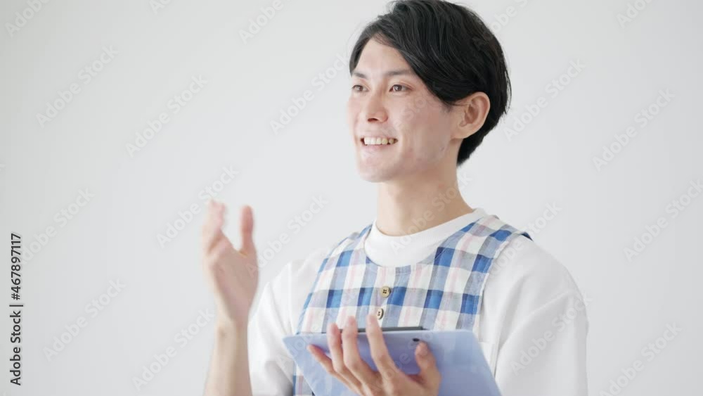 スローモーション 若い男性保育士(育児・子育て・保育園) スローモーション 若い男性保育士(育児・子育て・保育園)