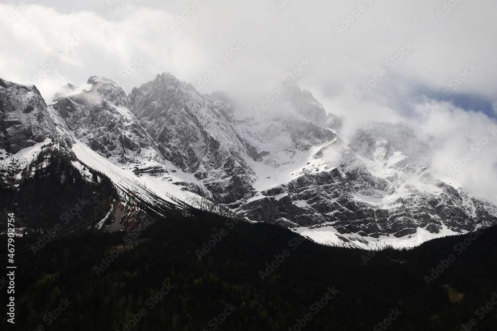 Obraz premium Panorama of Alpspitze from Garmisch-Partenkirchen, Germany