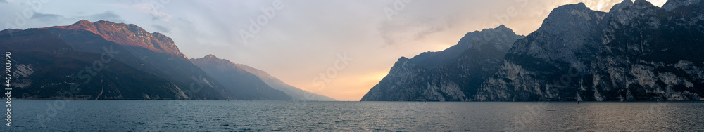 Gardasee Riva del Garda Sonnenuntergang Italien Südtirol Trento