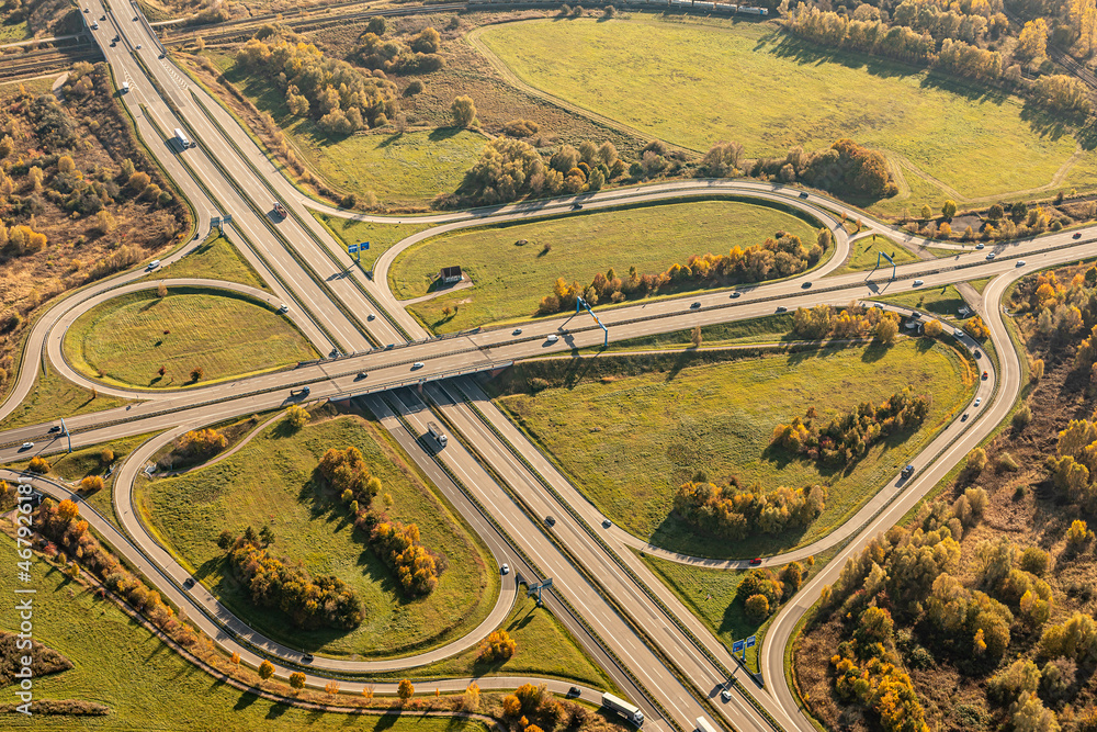 Luftaufnahme einer Autobahn mit Autobahnkreuz bei Rostock Warnemünde Luftaufnahme einer Autobahn mit Autobahnkreuz bei Rostock Warnemünde