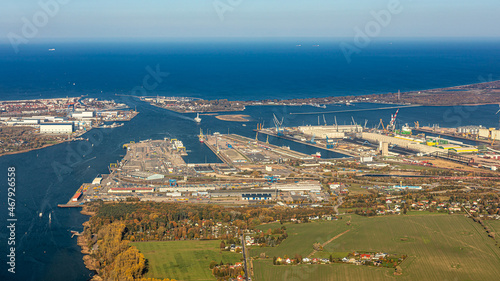 Luftaufnahme vom Hafen Rostock Warnemünde
