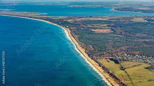 Luftbild von Graal-Müritz und der Halbinsel Fischland-Darß-Zingst © FGWDesign