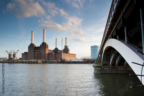Fototapet River Thames Battersea Power Station and Grosvenor Rail Bridge