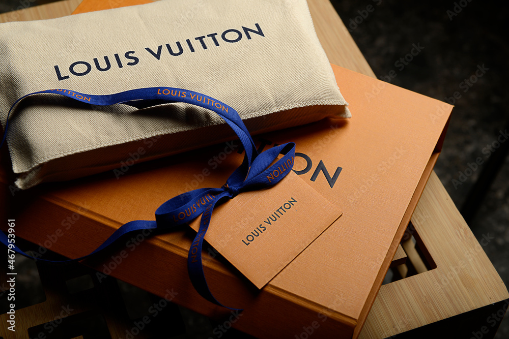 Istanbul, Turkey - October 07, 2017: French fashion designer Louis Vuitton's  brown woman hand bag. Louis Vuitton is a designer fashion brand. Stock  Photo