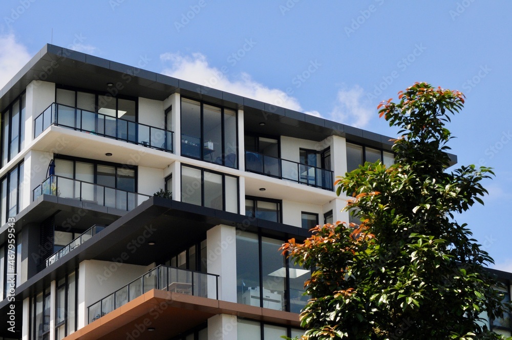 An apartment block by the Parramatta River at Meadowbank in Sydney, Australia - obrazy, fototapety, plakaty 