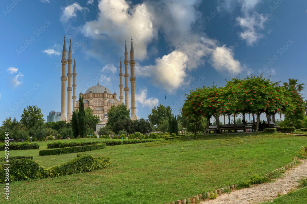 Obraz premium Adana Sabanci Central Mosque / Turkey. Travel concept photo.