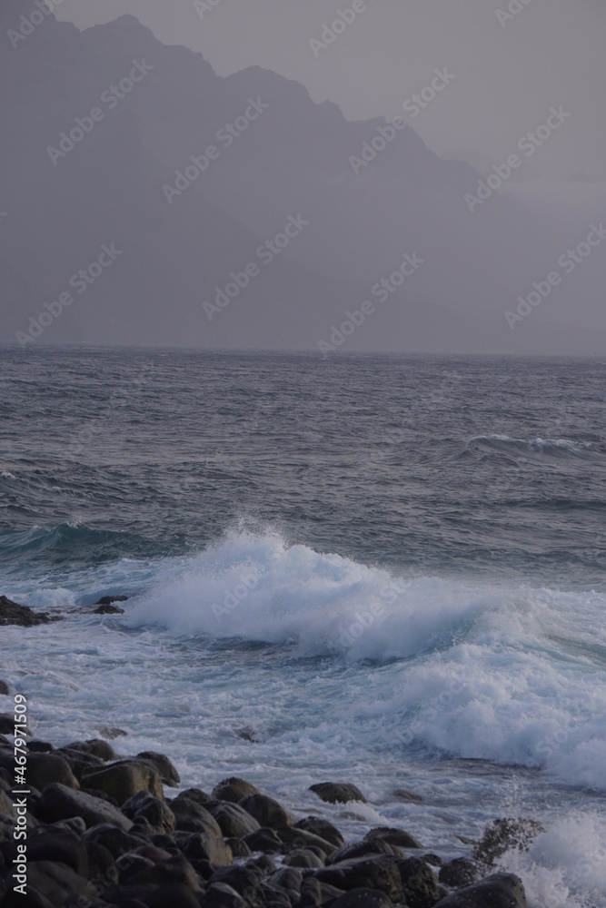 Fototapeta premium Waves breaking in the sea