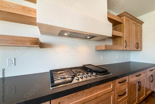 Fotografie Modern craftsman kitchen counter with gas cooktop with griddle and custom vent h