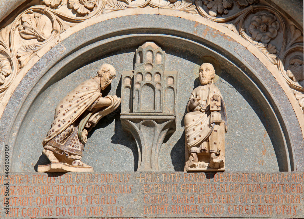 Basilica di Sant'Andrea  a Vercelli;  lunetta del portale di sinistra: il cardinal Guala Bicchieri offre la chiesa a Sant'Andrea - obrazy, fototapety, plakaty 