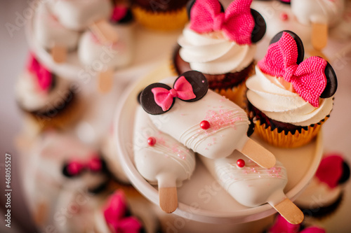 pink and white cupcakes