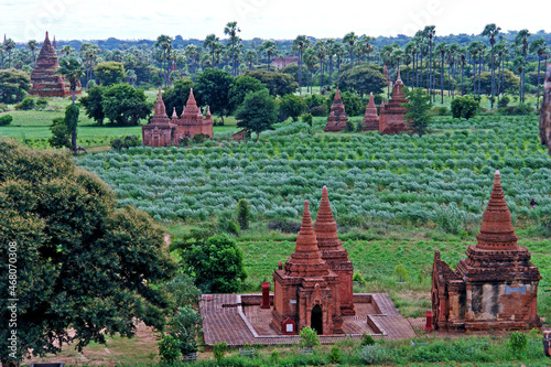 Templos budistas na cidade antiga de Bagan. Mianmar.